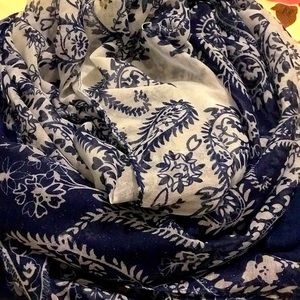 NWOT BOHO STYLE STYLISH MIDNIGHT BLUE-WHITE SCARF